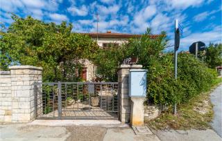 2 Bedroom Cozy Apartment In Umag - 5