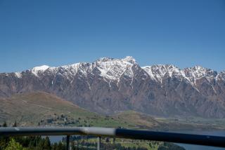 Picturesque View - 2 bedroom flat with kitchenette - Queenstown - 2