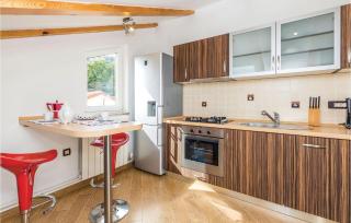 2 Bedroom Cozy Apartment In Icici - Ičići - 7