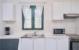 2 Bedroom Beautiful Home In Podstrana - Podstrana - 5