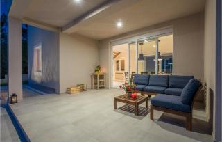 3 Bedroom Pet Friendly Home In Vrh - Vrh - 1