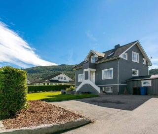 Aalesund Guesthouse 4 Bedroom - 5