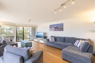 Skyline, 4,12 Thurlow Avenue - Unit with stunning views, air conditioning and Wi-Fi - Nelson Bay - 8