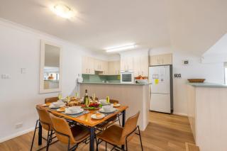 Skyline, 4,12 Thurlow Avenue - Unit with stunning views, air conditioning and Wi-Fi - Nelson Bay - 1