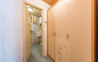 1 Bedroom Lovely Apartment In Rabac - Rabac - 3