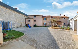 3 Bedroom Cozy Home In Svetvincenat - Svetvinčenat - 1