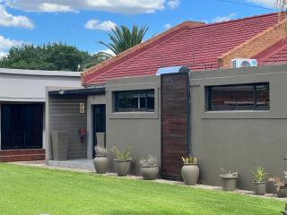 Purple Steps Guest House - Kimberley - 9