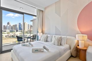 Stylish Studio with Warm Terracotta Details - Dubai - 9