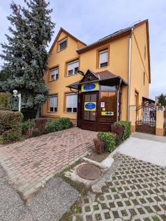 Európa Apartman - - 9