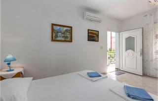 Gorgeous Apartment In Crikvenica - Crikvenica (Cirquenizza) - 1