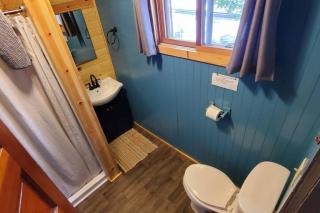 Lakeside 2 Bedroom Dockside Cabin - - 4