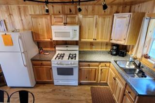 Lakeside 2 Bedroom Dockside Cabin - - 8