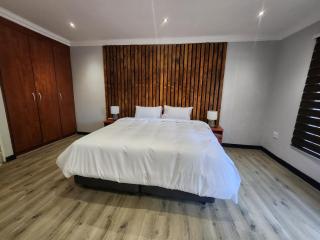Lakefield Lodge - Halaal - Benoni - 9