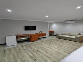 Lakefield Lodge - Halaal - Benoni - 7