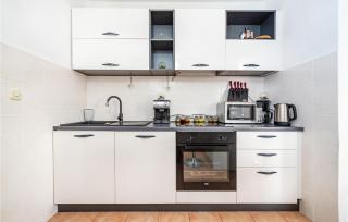 Beautiful Apartment In Posedarje - Posedarje - 6