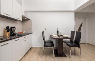 1 Bedroom Awesome Apartment In Vrh - Vrh - 4
