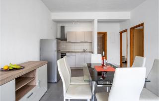 2 Bedroom Stunning Apartment In Murter - Murter - 6