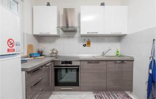 Stunning Apartment In Stara Novalja - 5