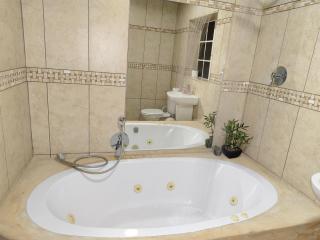 CradleLicious Farm Mpshe cottage - Krugersdorp - 3