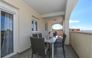 Awesome Apartment In Okrug Gornji - 4