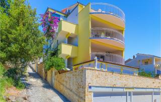 Gorgeous Apartment In Okrug Gornji - Trogir - 8