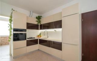 Awesome Apartment In Sutivan With Wifi - Sutivan - 2