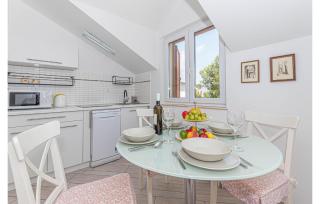 Gorgeous Apartment In Brodarica - Brodarica - 7