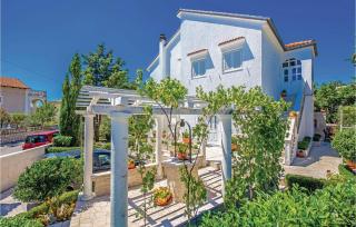 Nice Apartment In Novi Vinodolski - 4