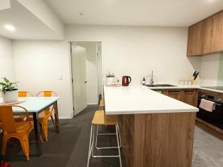 3BRM 3 Bathroom Central townhouse free car park - 7