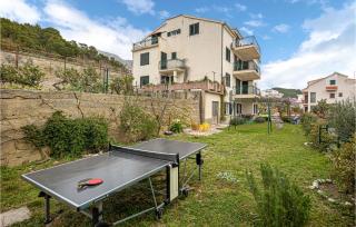 2 Bedroom Nice Apartment In Podstrana - Podstrana - 4