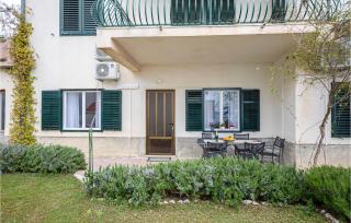 2 Bedroom Nice Apartment In Podstrana - Podstrana - 3