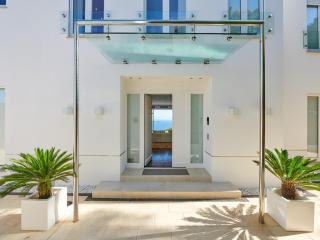 Lavish villa with infinity pool and views - Santa Eulária des Riu - 2