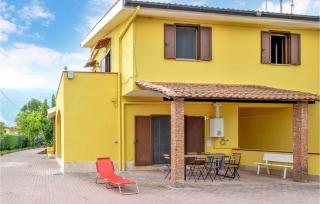 Gorgeous Home In Carano With Kitchen - 0