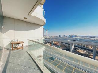 Modern Luxury 2BR Apartment - Dubai - 4