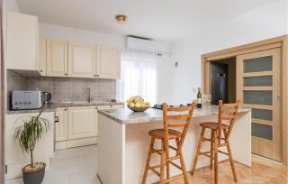 3 Bedroom Stunning Apartment In Kustici - 5