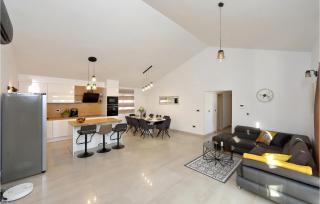 Awesome Home In Starigrad Paklenica - Starigrad-Paklenica - 7
