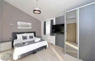 Awesome Home In Starigrad Paklenica - Starigrad-Paklenica - 5