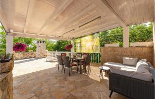 Four-Bedroom Holiday Home Lovinac With An Outdoor Swimming Pool 09 - 3