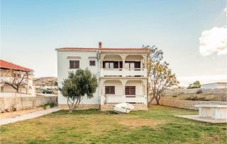 Awesome Apartment In Kustici - Kustići - 3
