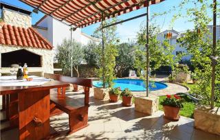 Stunning Apartment In Tribunj - 9