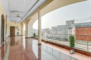 Hotel O M V Room's & Banquet - Transport Nagar - 6