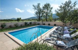 Nice Home In Prugovo With Jacuzzi - Prugovo - 1