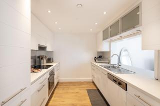 Stylish & Upgraded 2BR Apartment Near Dubai Mall - Allsopp & Allsopp - Dubai - 5