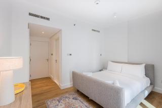 Stylish & Upgraded 2BR Apartment Near Dubai Mall - Allsopp & Allsopp - Dubai - 2