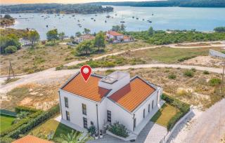 4 Bedroom Cozy Home In Medulin - 7