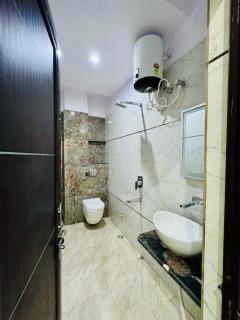 KashVi Hotels - Varanasi - 4