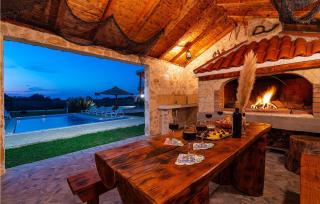 3 Bedroom Cozy Home In Galovac - Galovac - 2