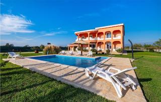 3 Bedroom Cozy Home In Galovac - Galovac - 0