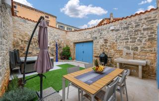 1 Bedroom Awesome Home In Svetvincenat - 9