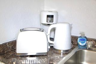 Miami New Beach Stay 3 min to Ocean - 2